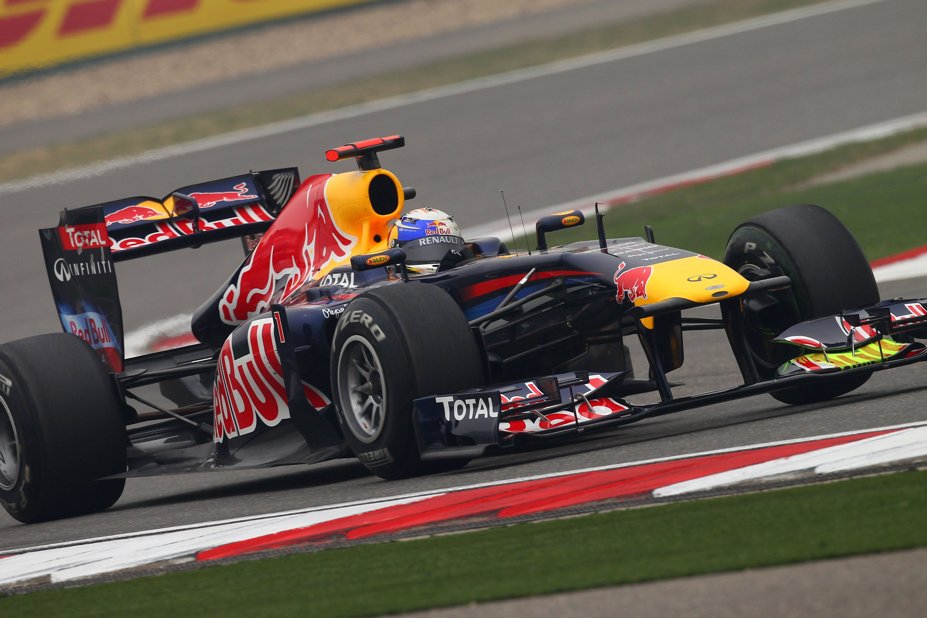 Vettel blijft nuchter onder snelste tijden