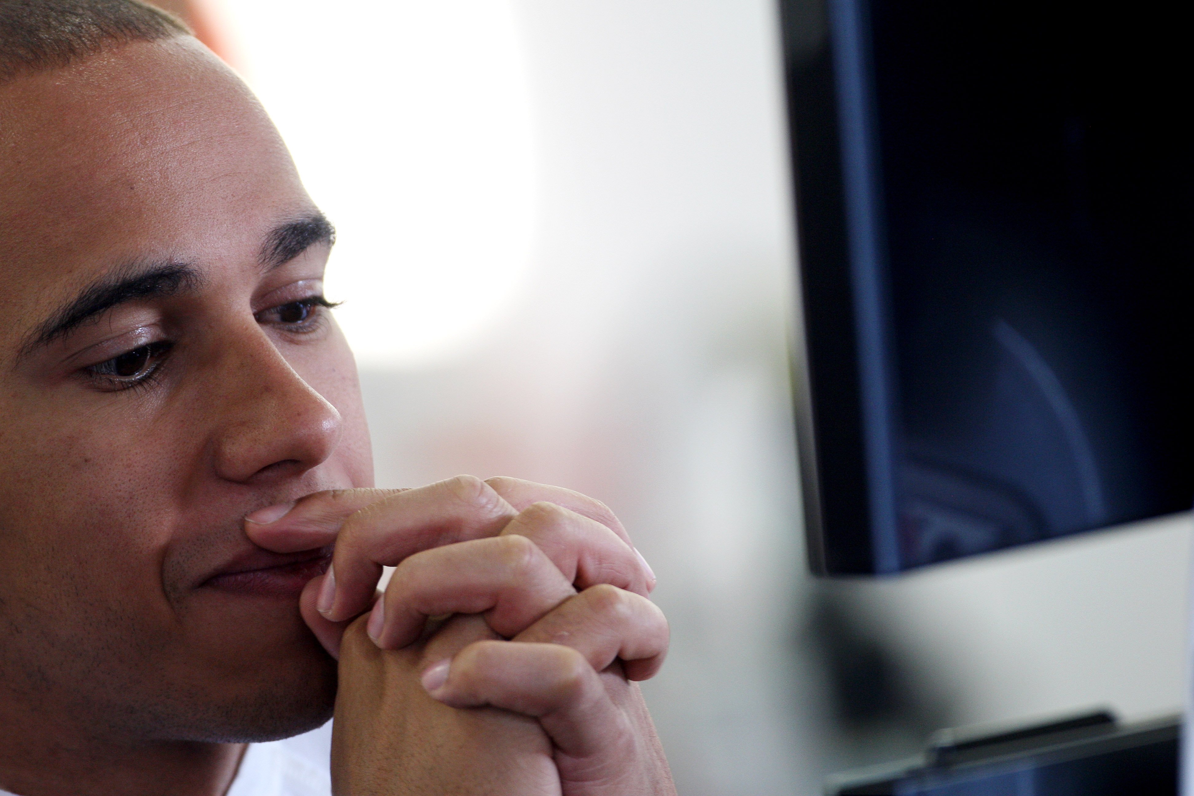 Hamilton stelt voorwaarden aan contractverlenging