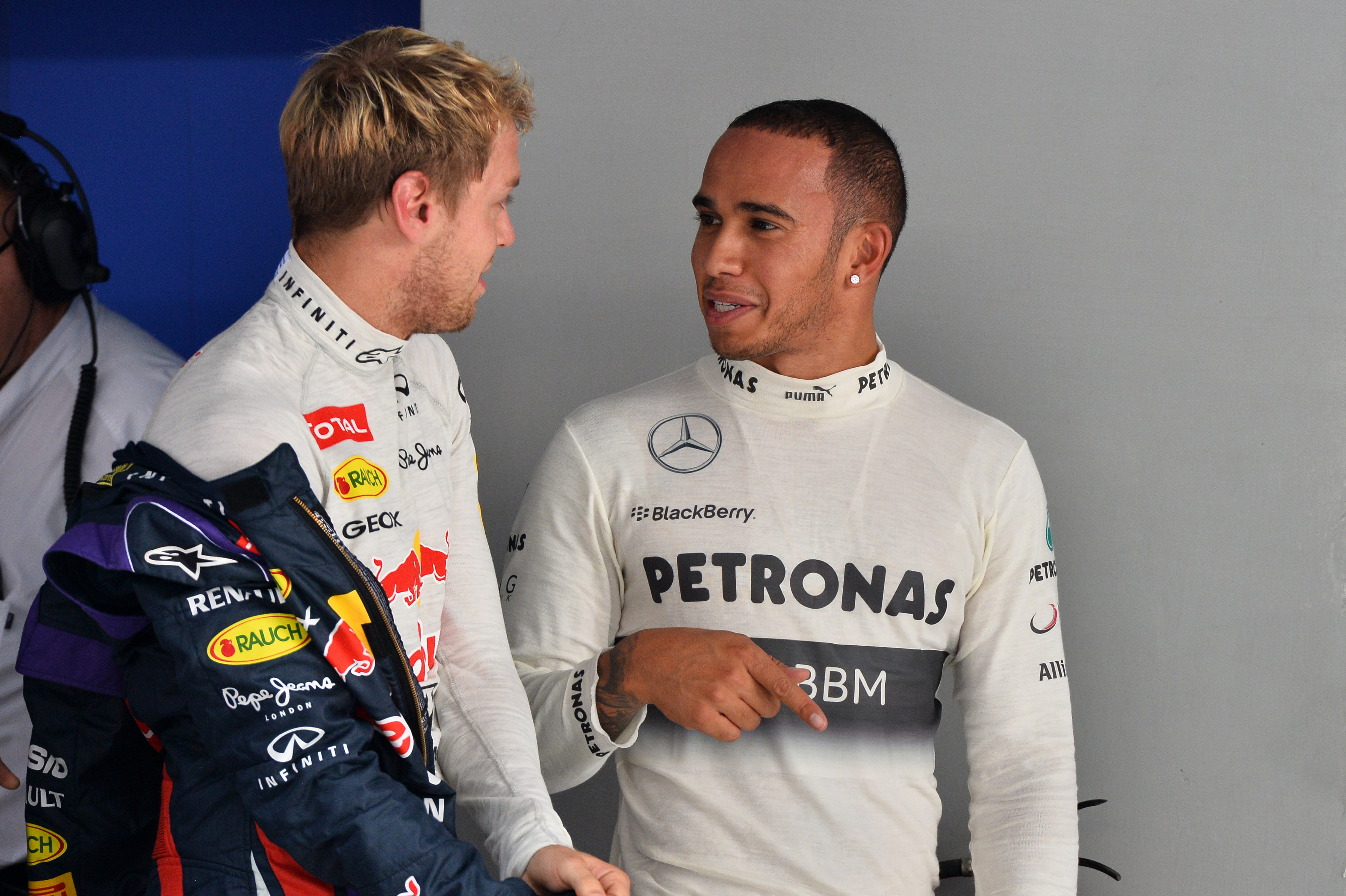 Hamilton: ‘2014-regels kunnen Red Bull afremmen’