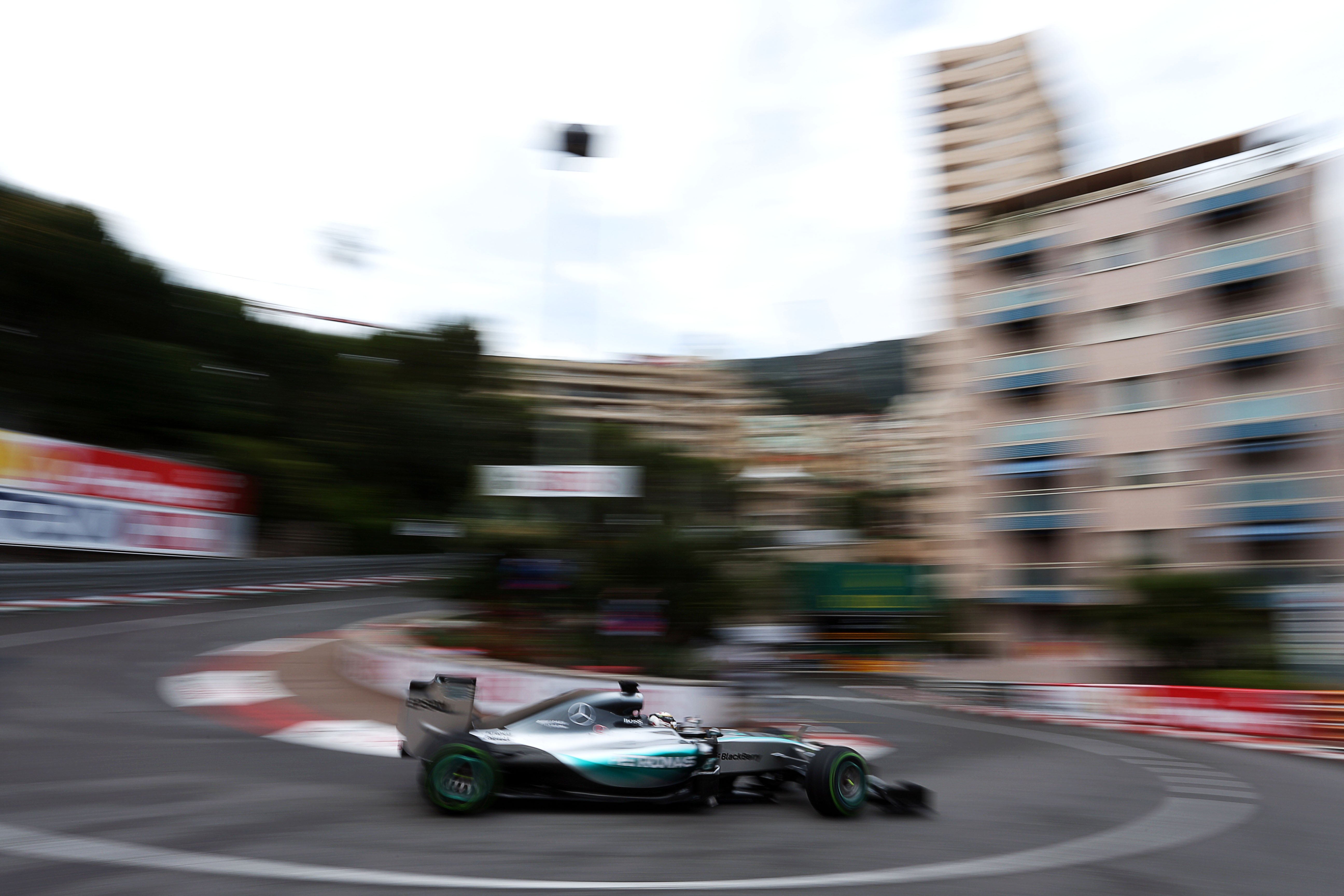 Hamilton blij met ‘goede eerste dag’