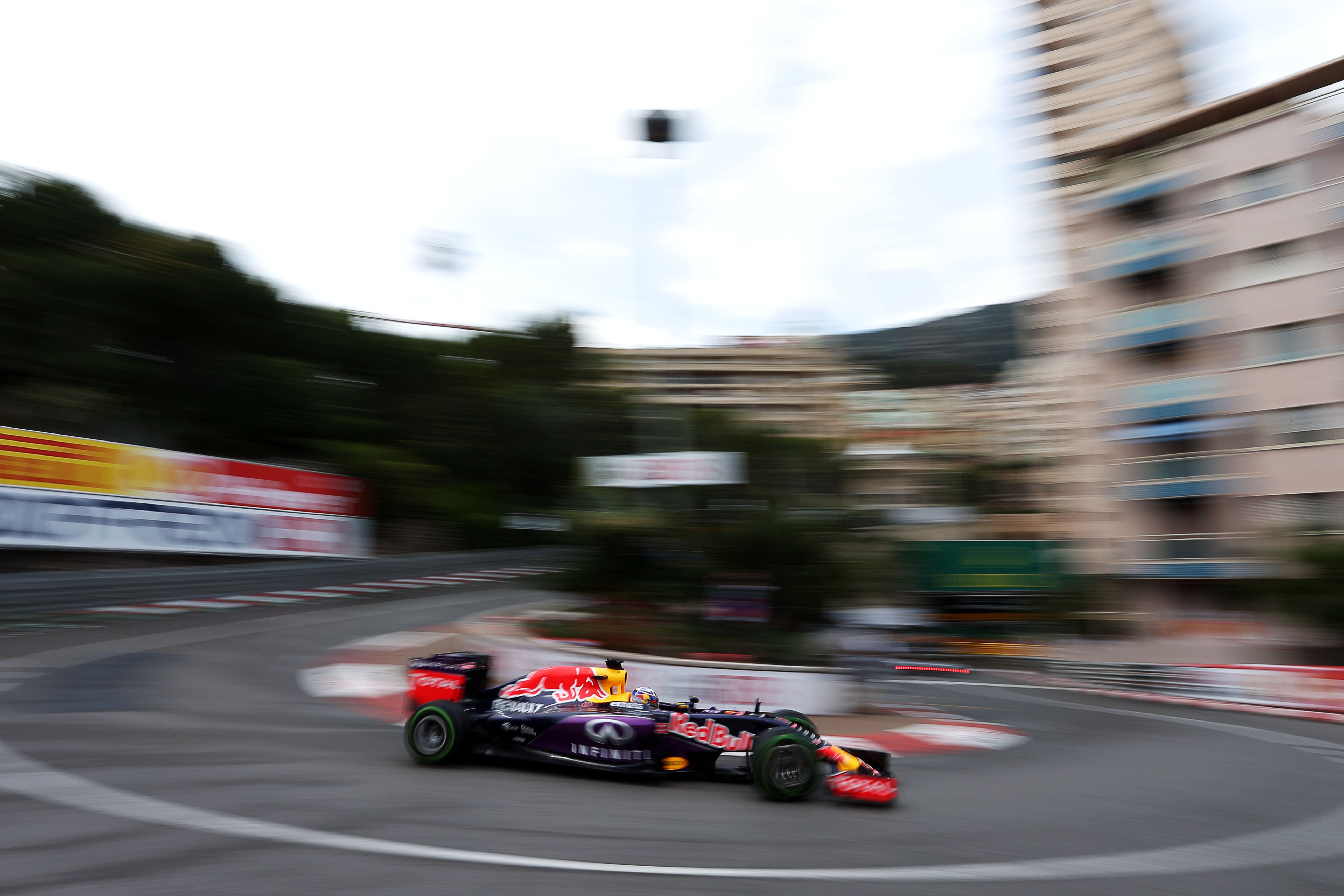 Bemoedigende openingsdag voor Red Bull